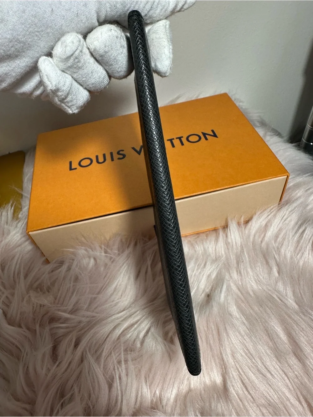 Louis Vuitton bifold wallet in Taiga Leather
